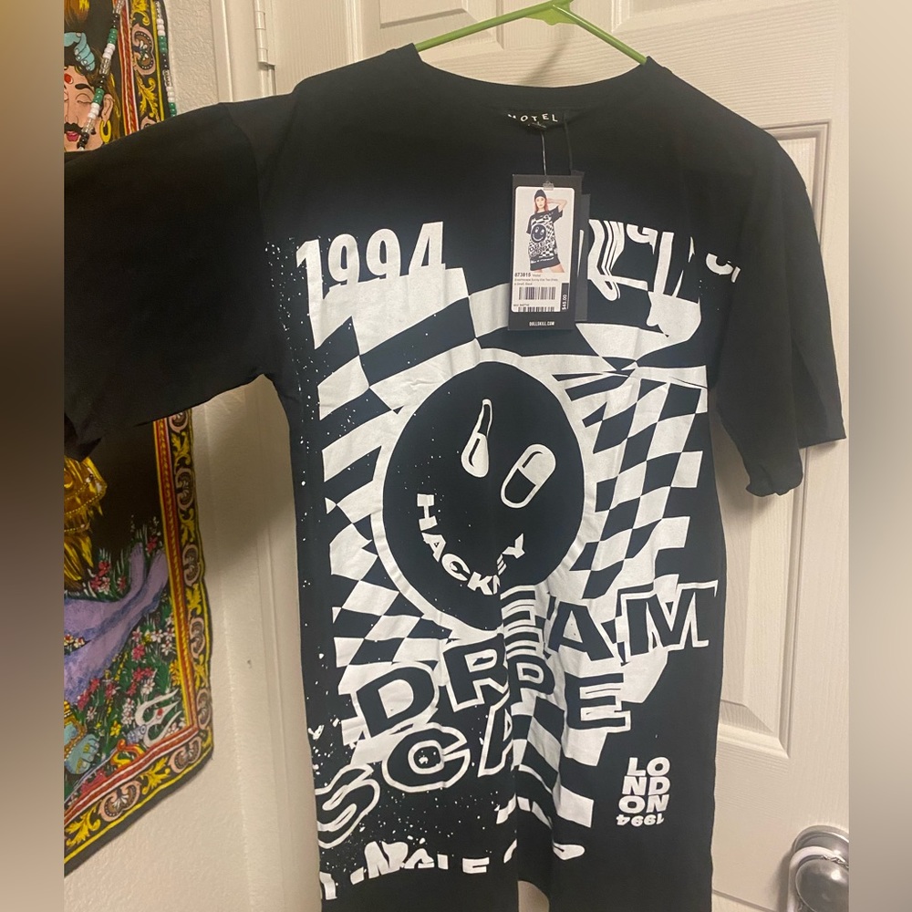 Happy face black n white DREAM SCAPE tee
